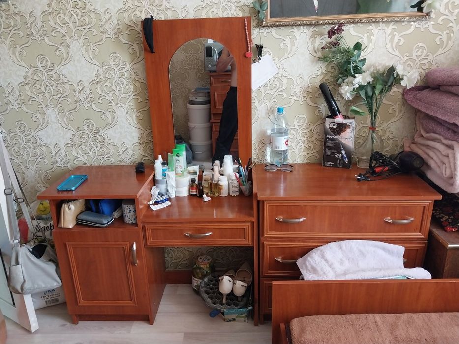 Продаются кровать и тумбочки