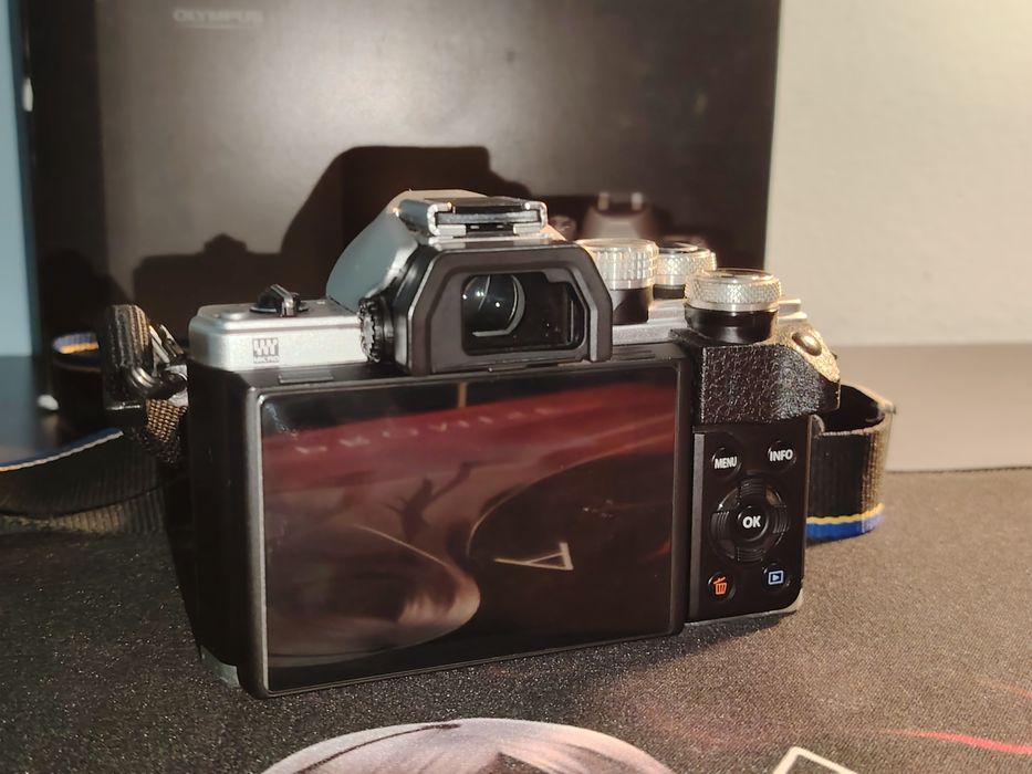 Olympus OM-D E-M10 Mark II + 3 обекти (3450 кадъра), грип и аксесоари.