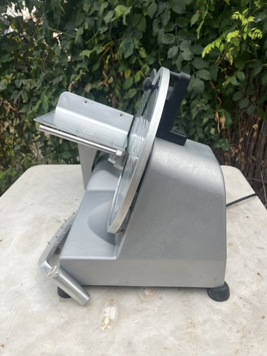 Професионална колбасорезачка