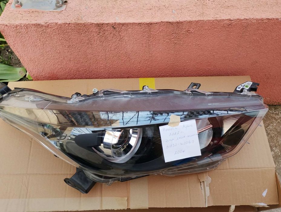 Преден десен фар Тойота Ярис 2022 г.