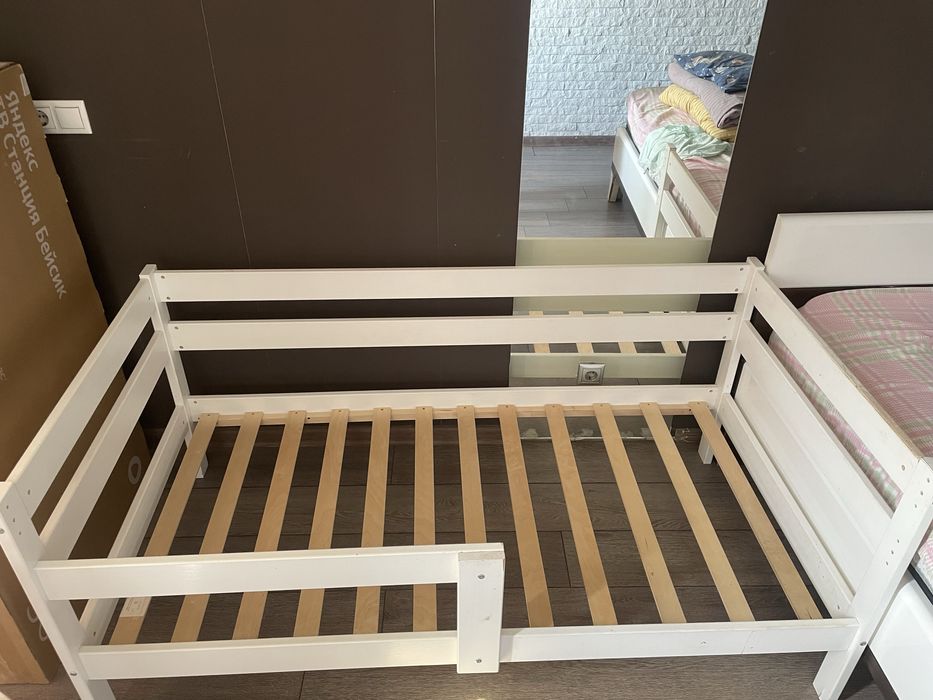 Продам детскую кровать без матраца