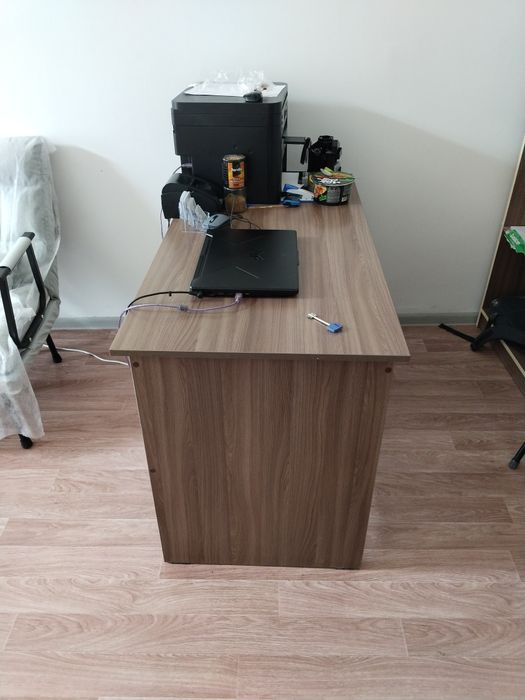 Продается стол б/у дешево