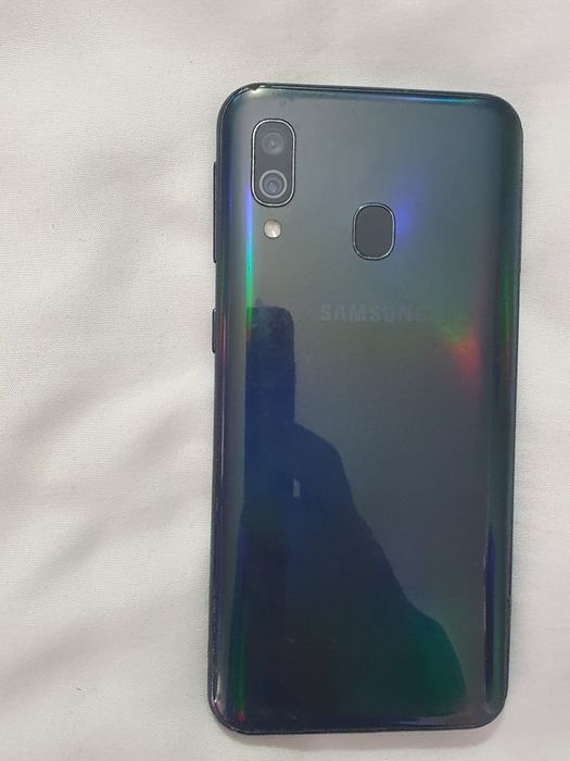 Tel. Samsung A40.