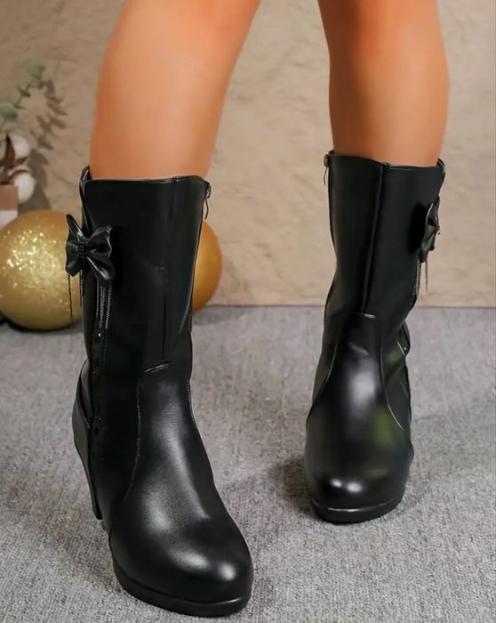 Черни ботуши с токче