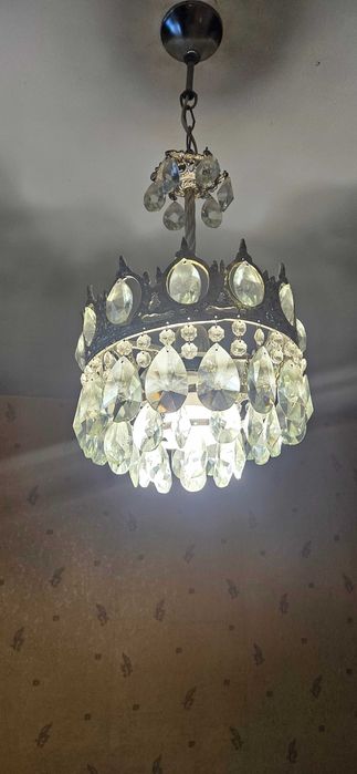 Полилей с кристали