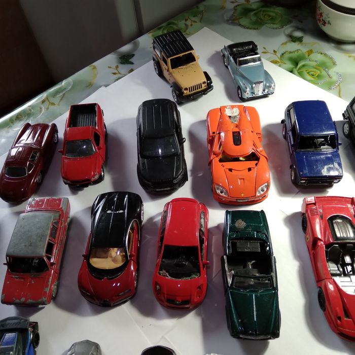 Продам модельки машинок