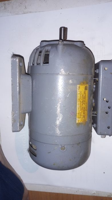 Эл.двигатель 380 В  1.5кв.-1500об/мин.