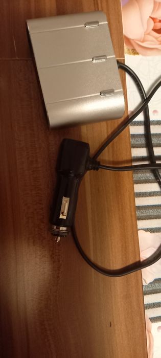 Încărcător auto cu 2 ieșiri marca Sonru