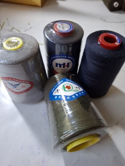 Нитки швейные машины.