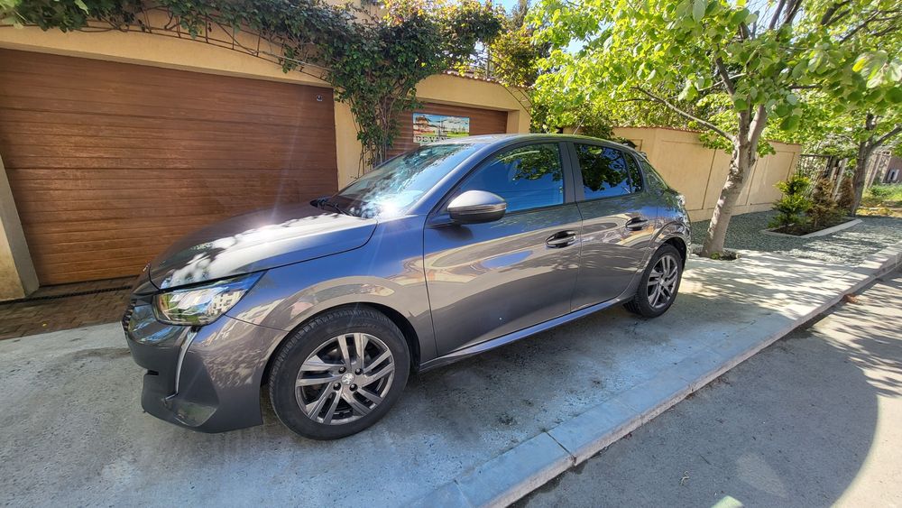 Vând Peugeot 208