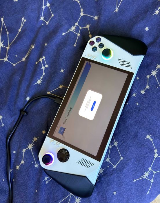 Продавам: ROG Ally Z1 Extreme с аксесоари и ъпгрейди