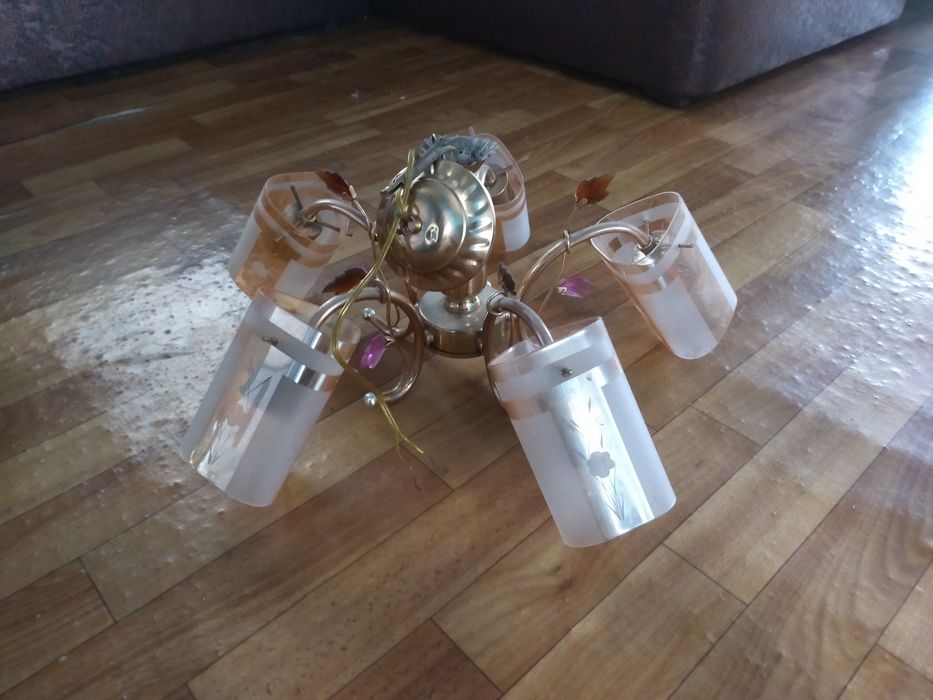 Продаю люстры , в хорошем состоянии