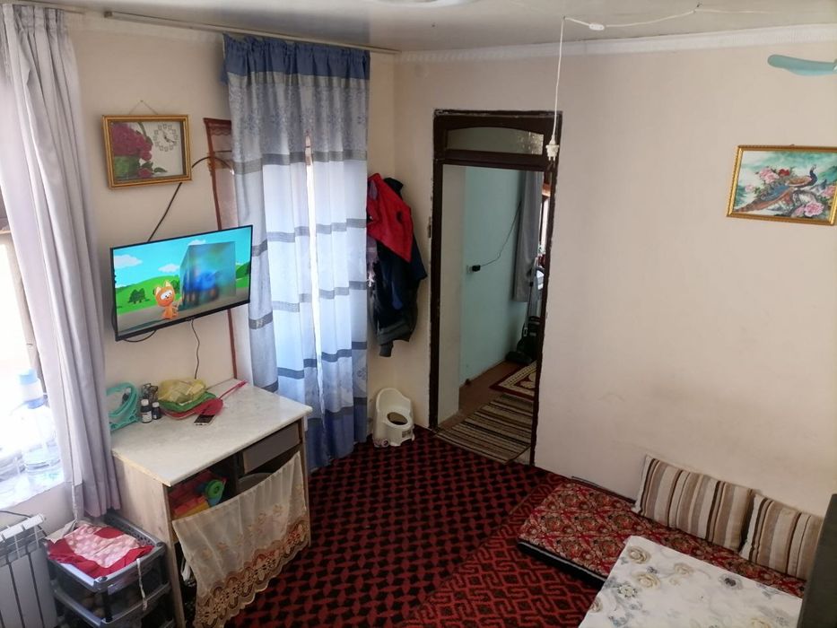 Mahallada Naviy ko'chasida uy sotiladi