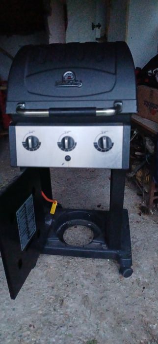 De vanzare gratar pe gaz (butelie)Broil King