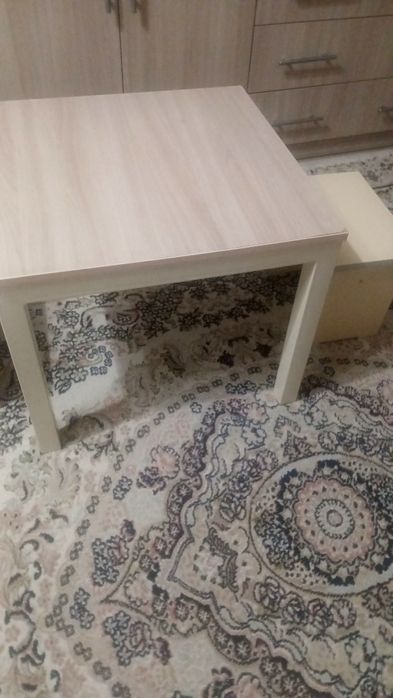 Столик для детей и взрослых.