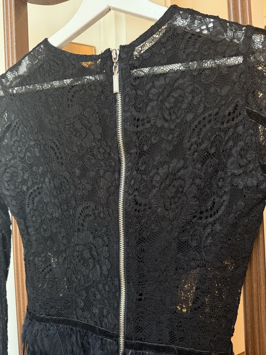 Черна рокля с пера