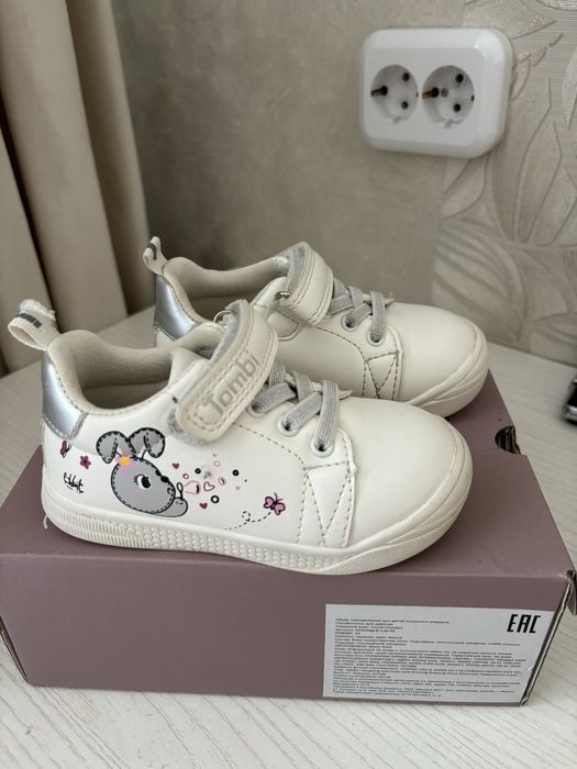 Кроссвки на девочку 23 размер