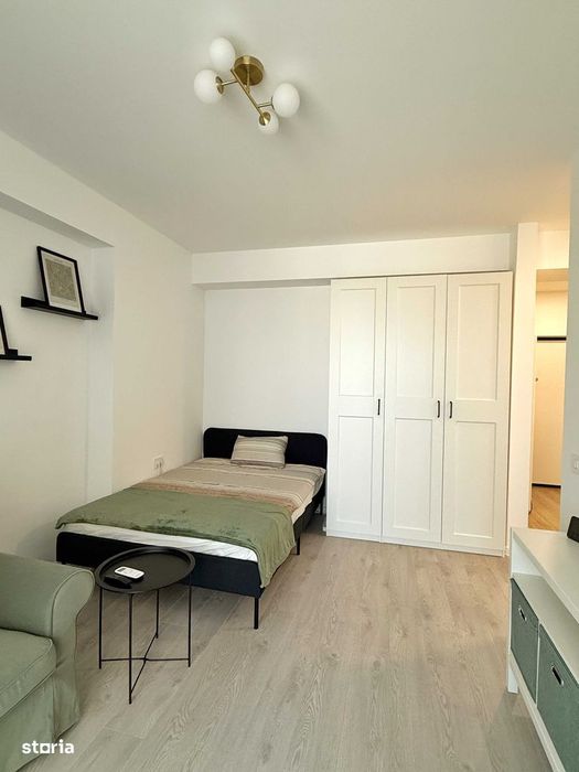 Inchiriez Garsoniera Novum Gorjului, Militari