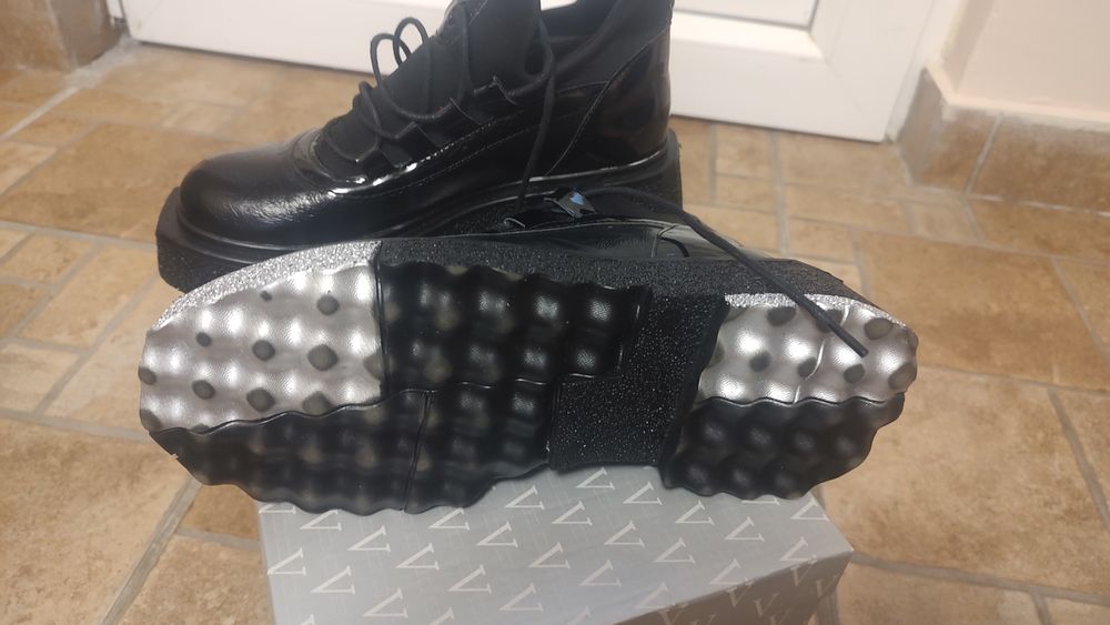 Vând ghete 36 impecabile