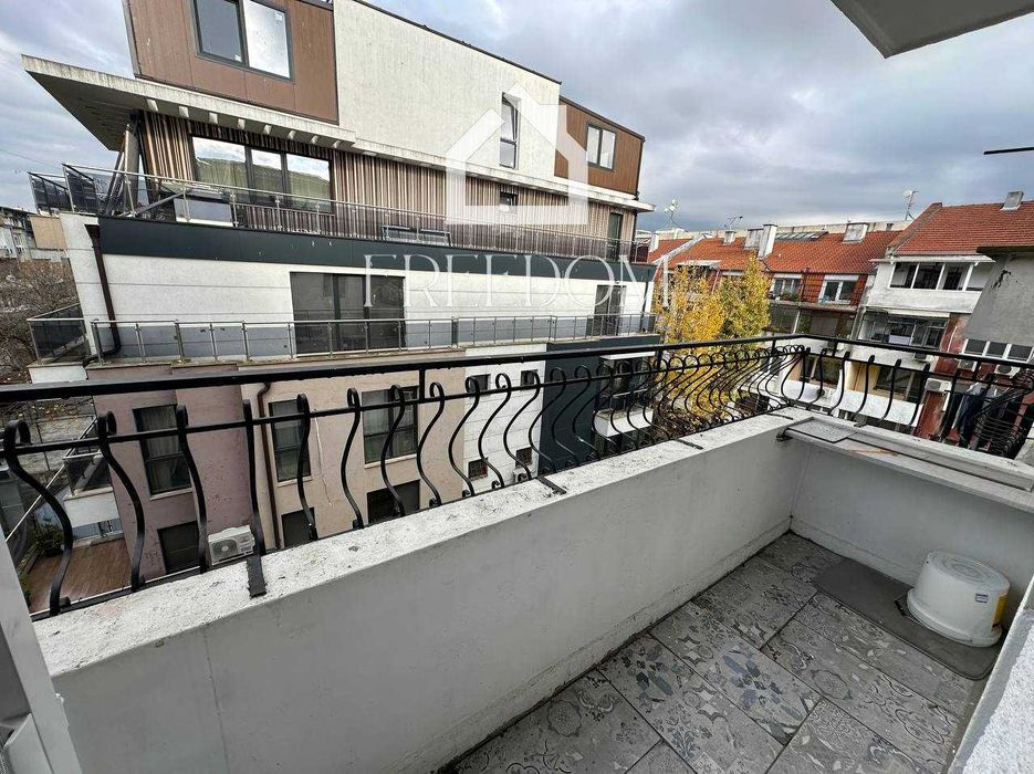 Голям апартамент за продажба  на Колхозен Пазар