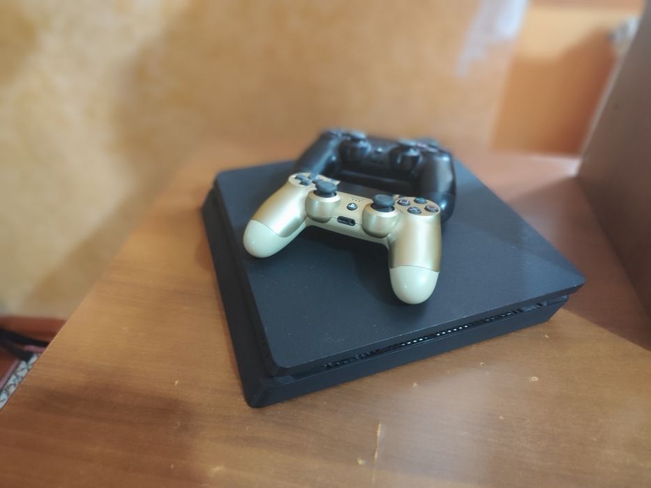 Игровая приставка Ps4 slim