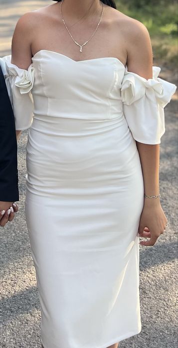 Бяла рокля за годеж,граждански брак