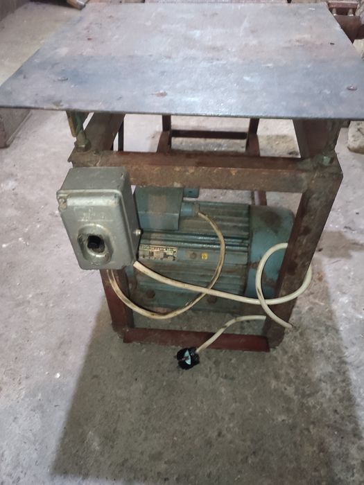 Циркуляр абрихт.
250 €
Намира се на 15 км. от  Русе