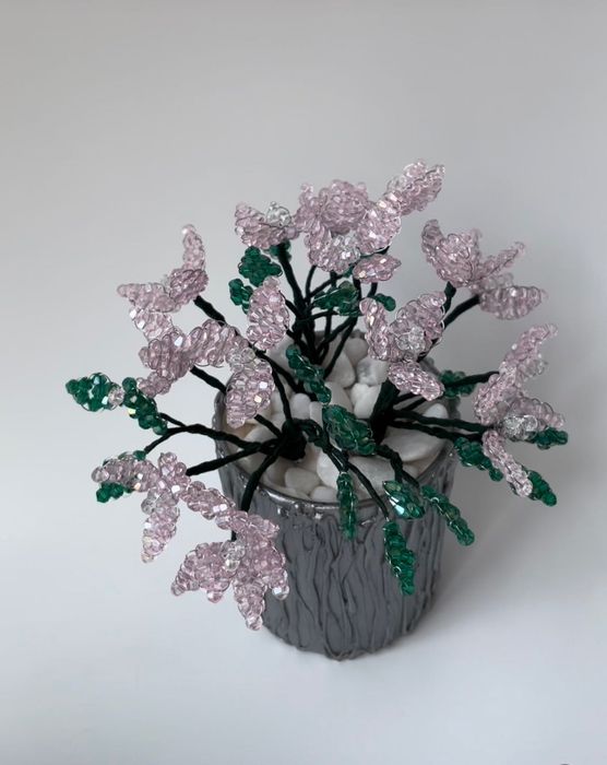 Цветы из бусин в горшке