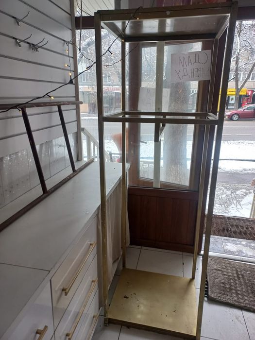 Продам шкаф и витрину