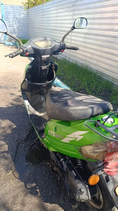 Скутер. Цвет зелёный. Торг