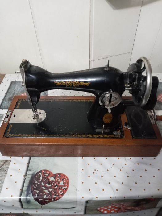 Продам швейную машинку