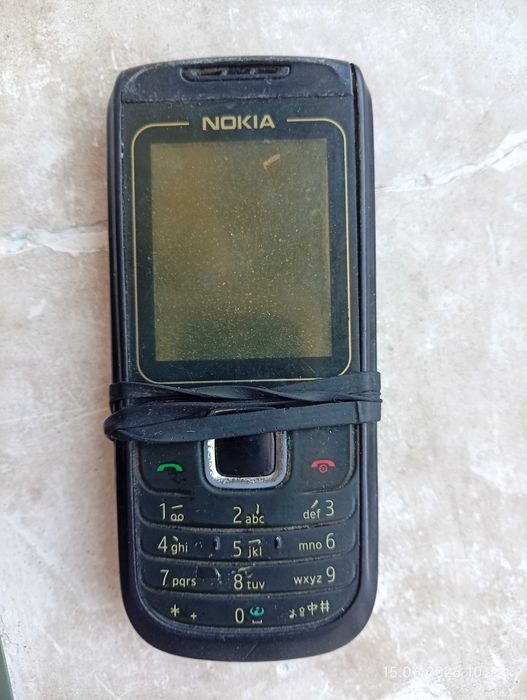 Nokia yonmaydi orqasida tortburchak batareyasi bor