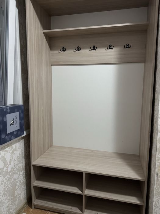 Продам прихожую срочно