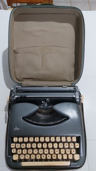 mașină scris ABC