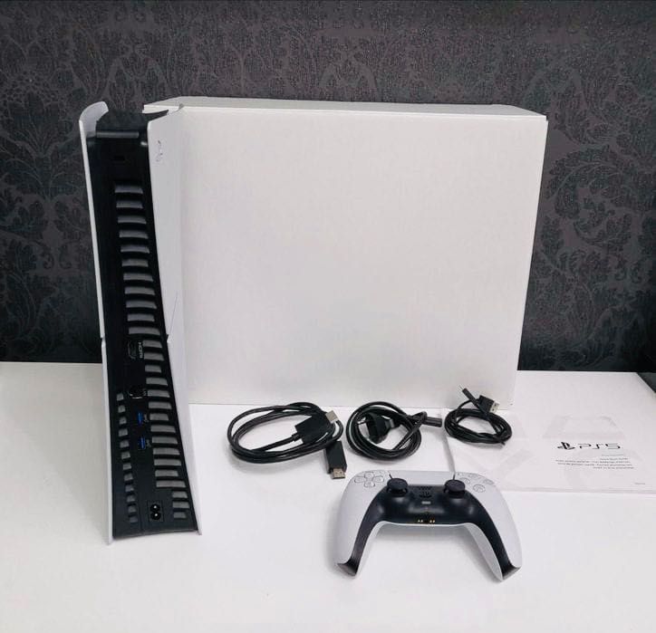 Vând PlayStation / PS5 Slim Digital 1TB + 40 jocuri