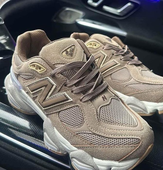 Дамски маратонки New Balance 9060, естествен велур.Видове