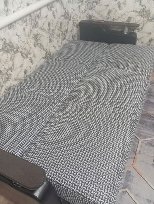 Продам диван книжка.