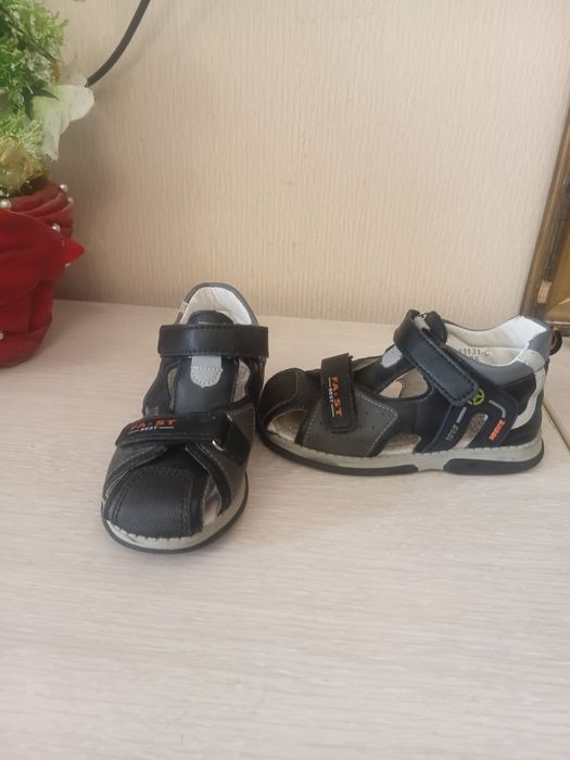 Сандалии на мальчика