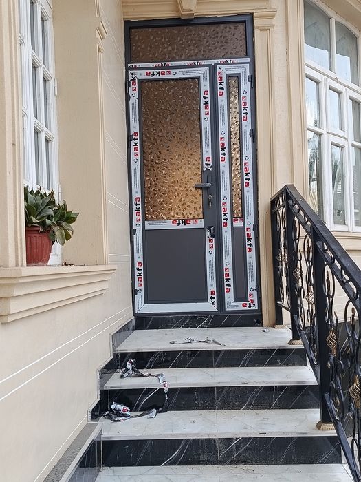 Akfa eshik va romlar