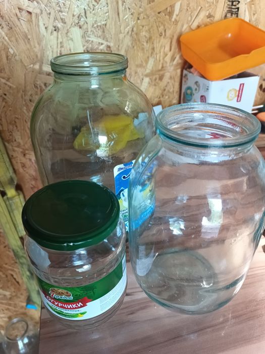 Банки стеклянные 3л,2л,1л.и другие.