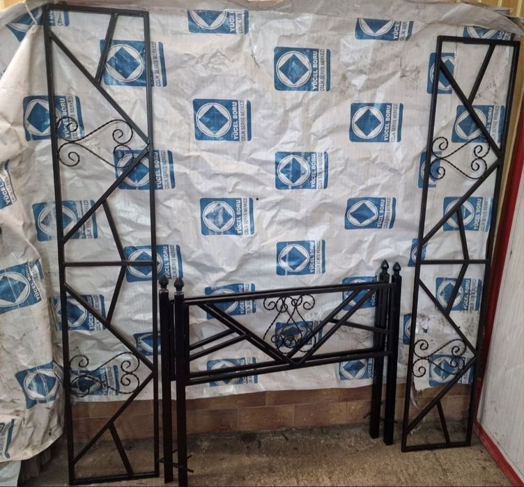 Gărduț și cruce cimitir