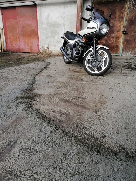 Vând sau schimb Honda Cbx 550 f2