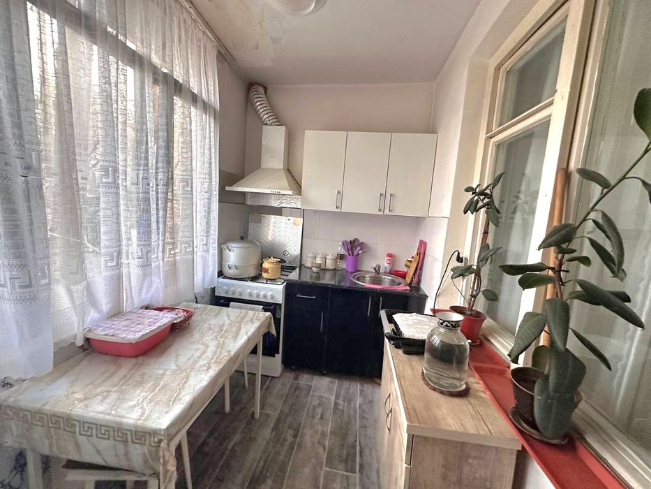 Феруза продаётся квартира 3/1/4 можно сделать под нежилое