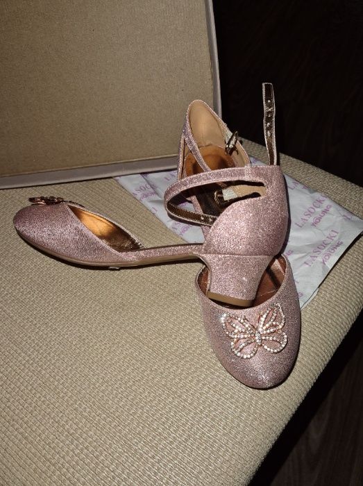 Лот маркови обувки за танци до 35 номер