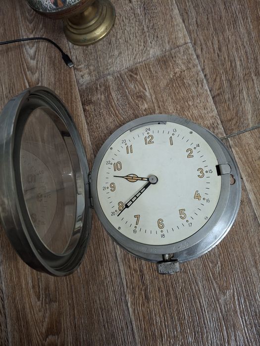 Продам  часы  подводой