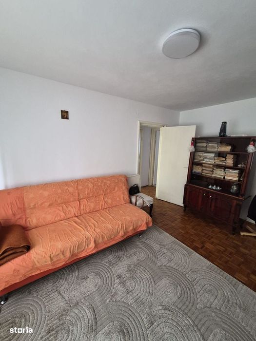 Apartament trei camere , parter, Rovine- Piata