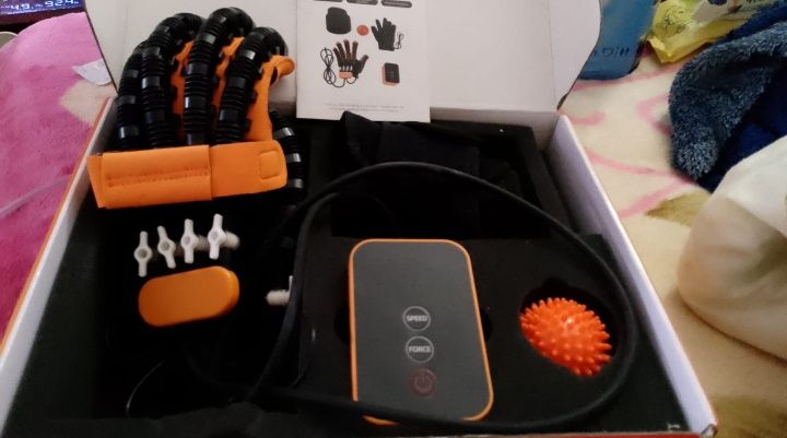 Продам левую перчатку робот для лечения.