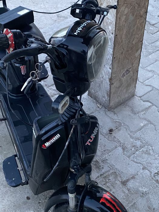 электроскутер TUNIU