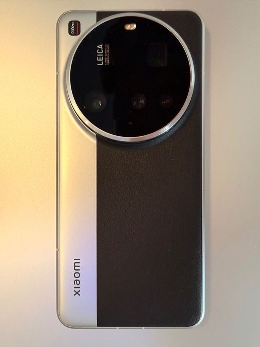 Xiaomi 15 Ultra Silver & Chrome