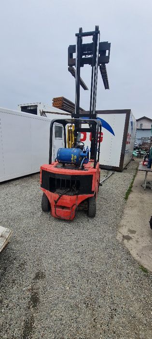 Vand/inchiriez motostivuitoare Caterpillar gpl